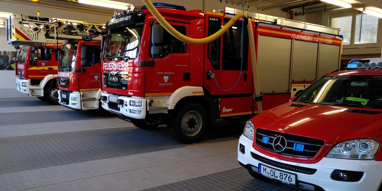 banner-fahrzeughalle.jpg